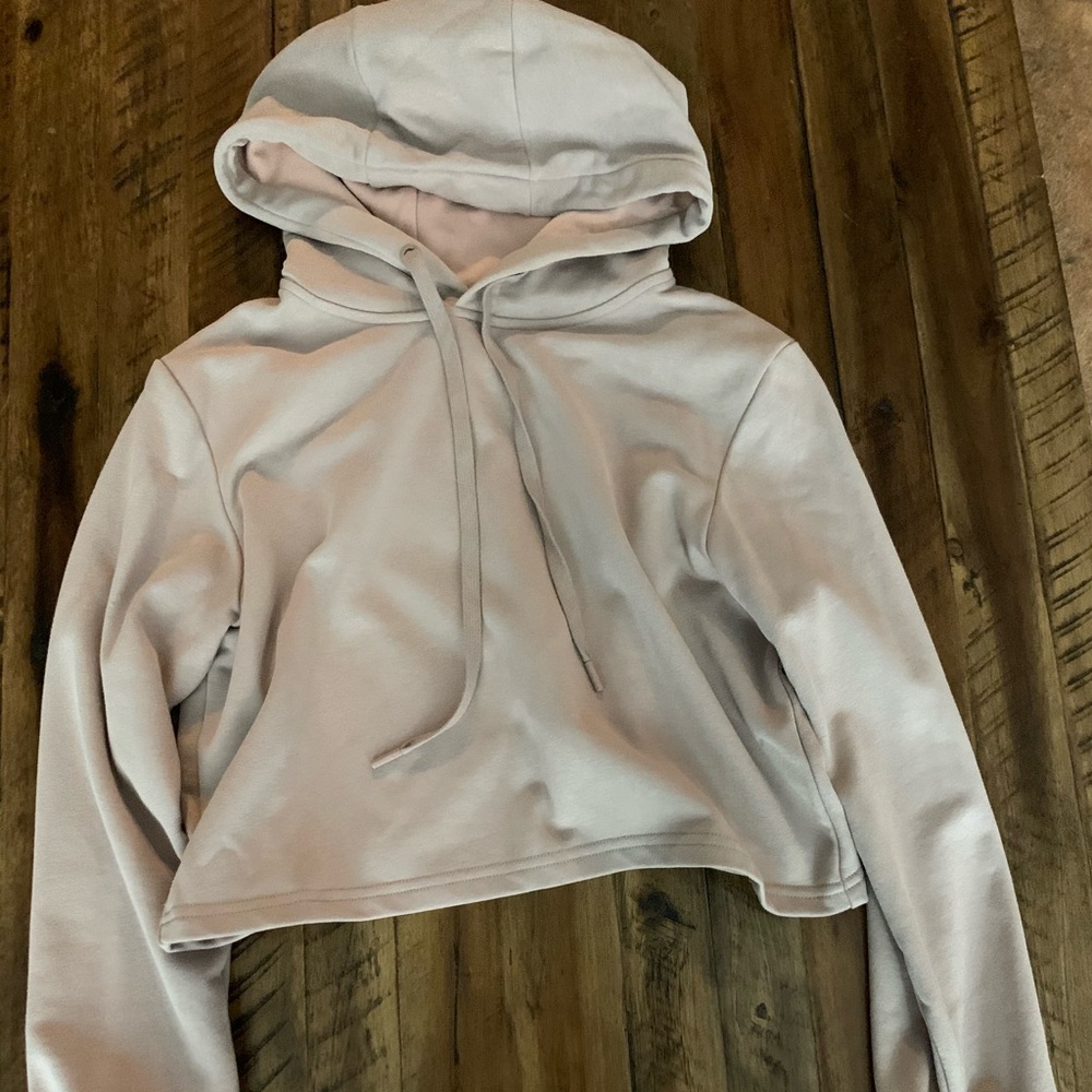 Cropped Sweatshirt with Back Detail